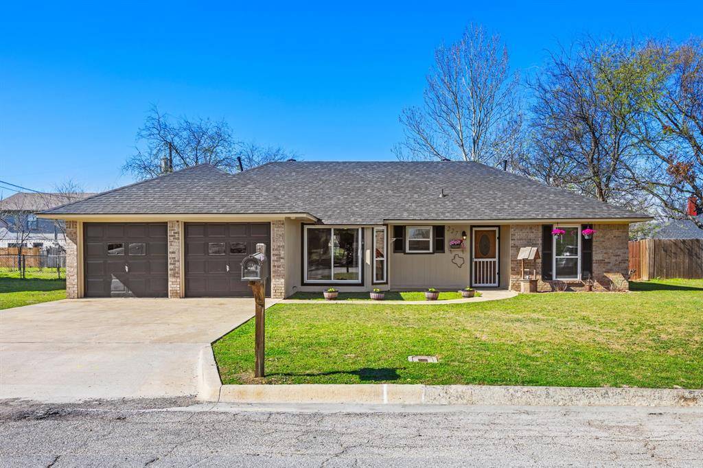 227 Diane Drive, Sanger, TX 76266