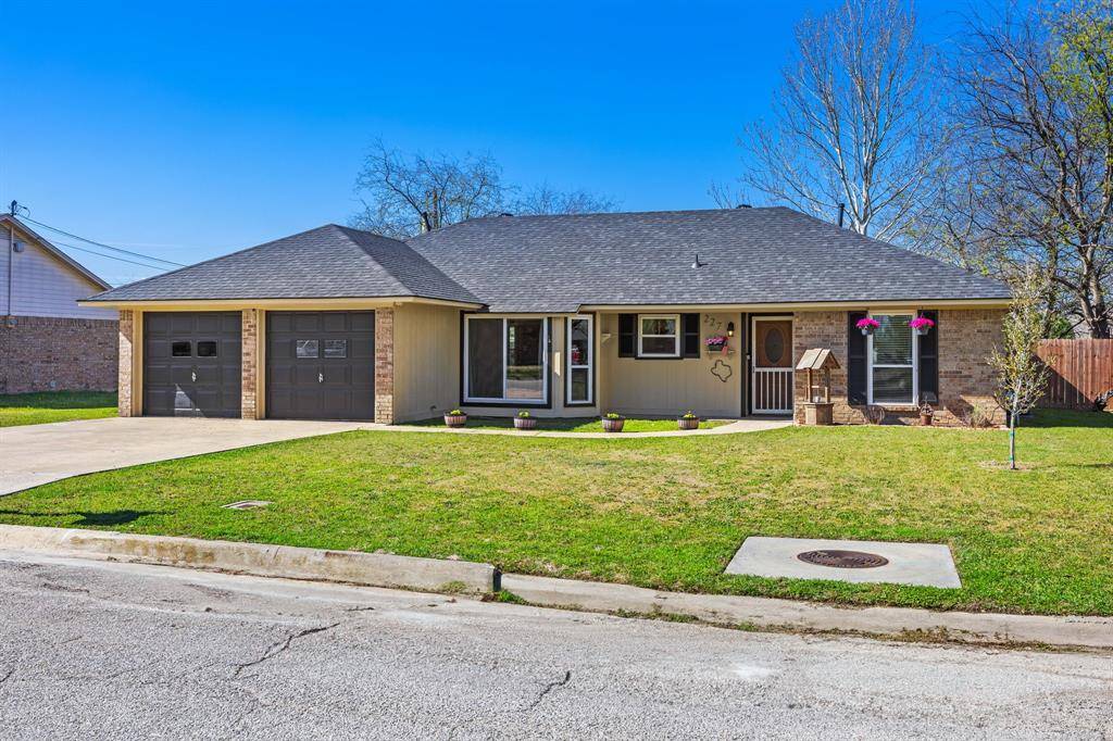 227 Diane Drive, Sanger, TX 76266