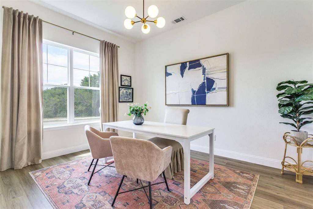 602 Sterling Drive, Benbrook, TX 76126