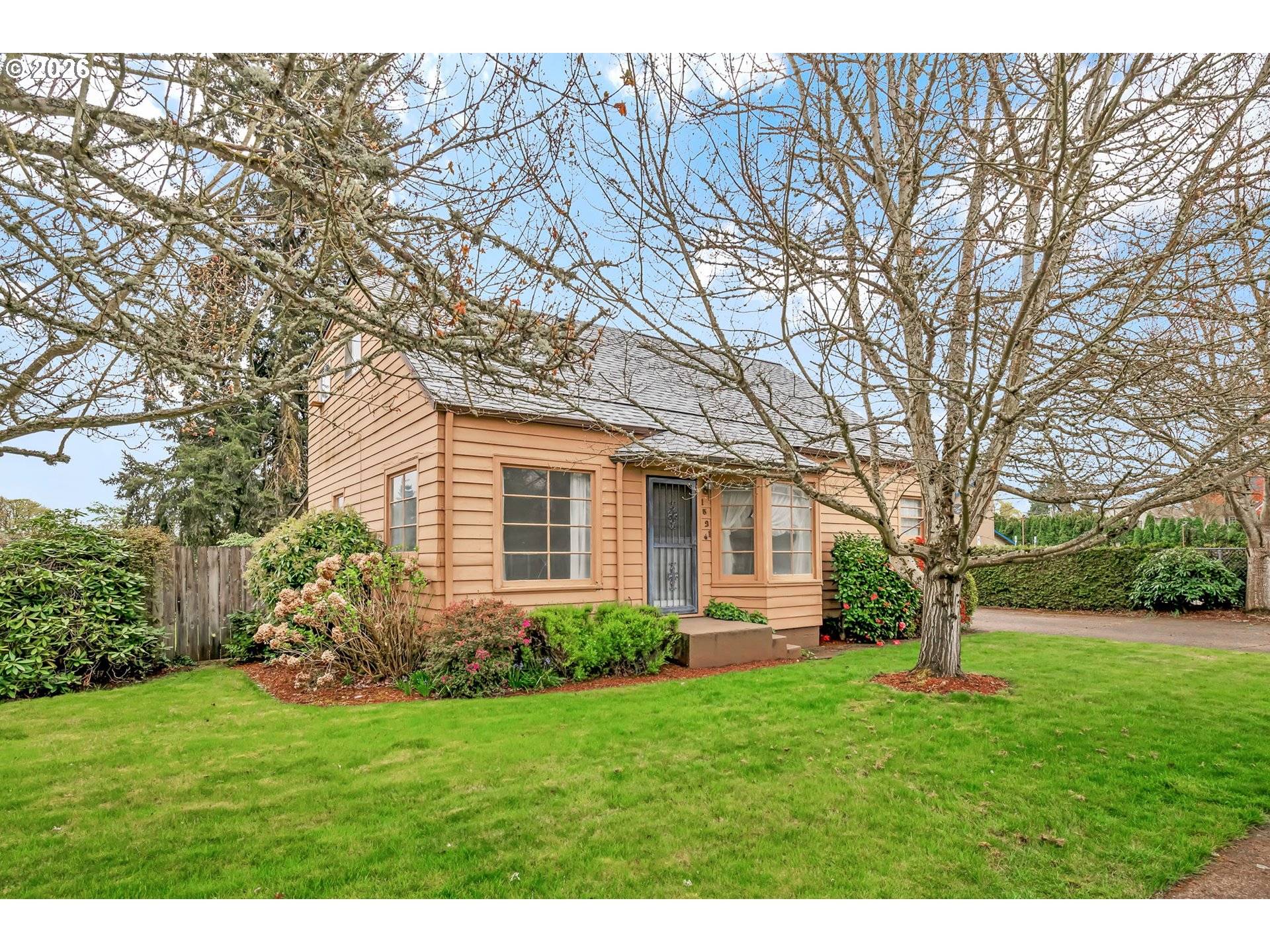 1521 GILHAM RD, Eugene, OR 97401