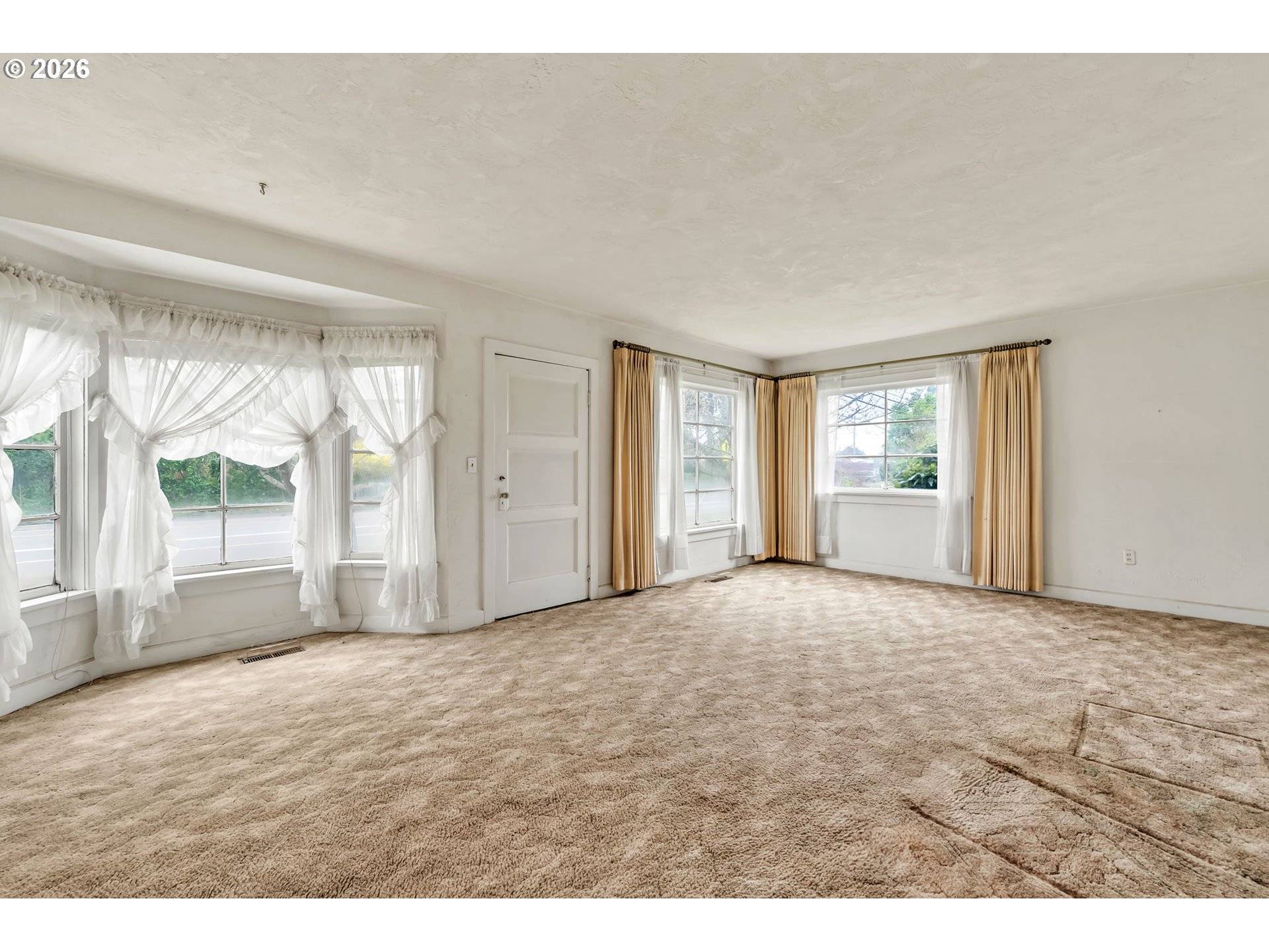 1521 GILHAM RD, Eugene, OR 97401