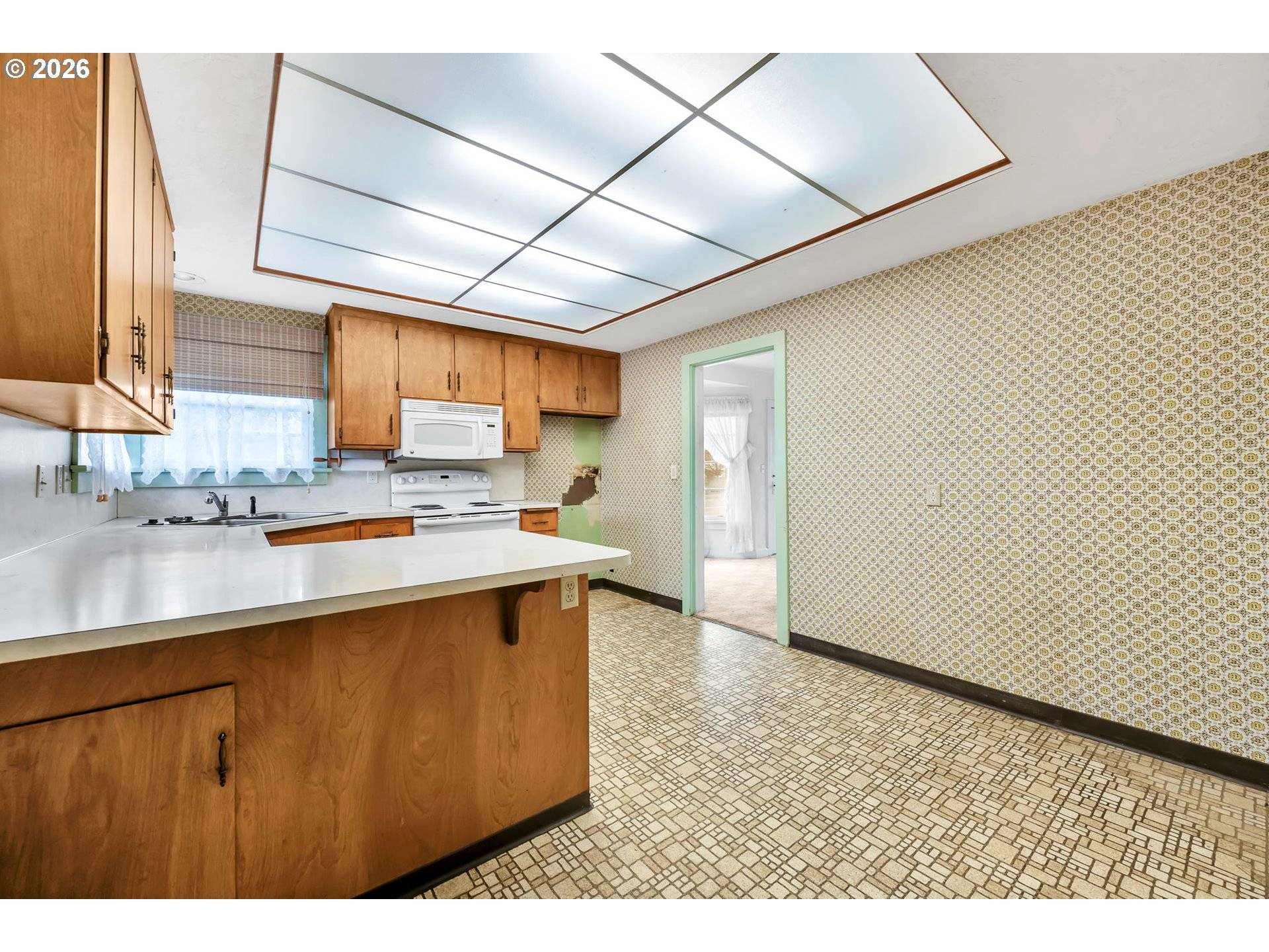 1521 GILHAM RD, Eugene, OR 97401