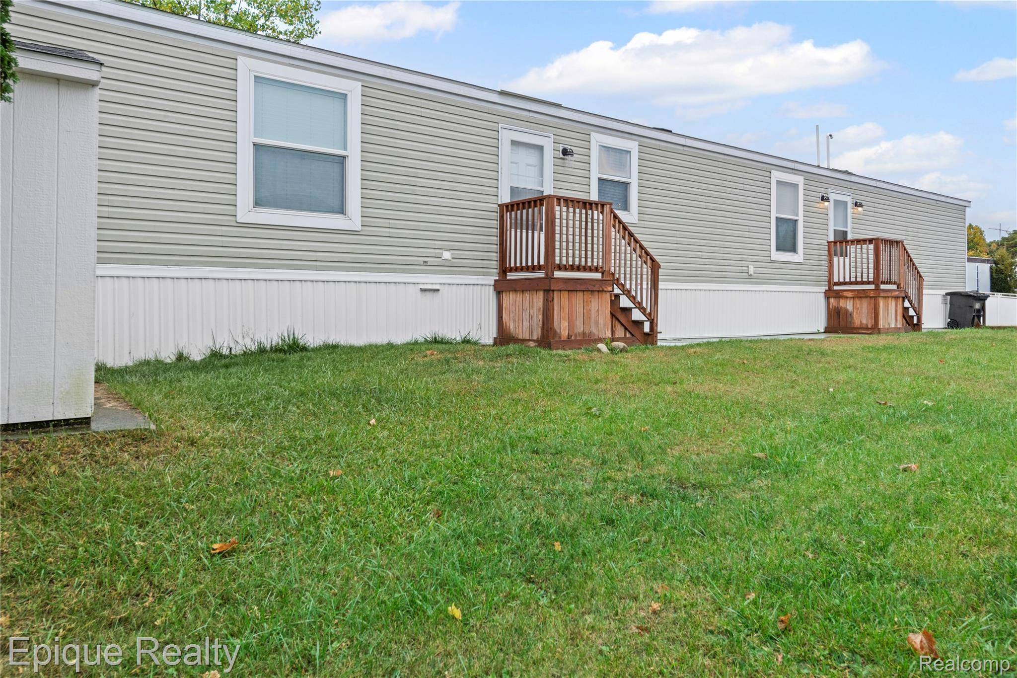 83 Elm AVE, Highland Charter Township, MI 48357