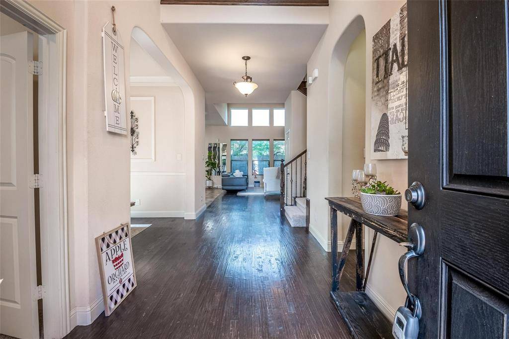 8436 Town Walk Drive, North Richland Hills, TX 76182