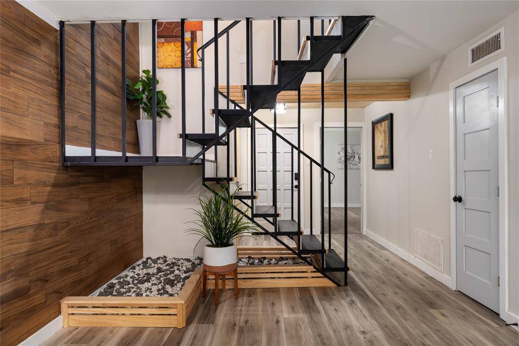 2703 Meadowstone Court, Carrollton, TX 75006