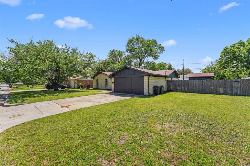 7440 Beckwood Drive, Fort Worth, TX 76112