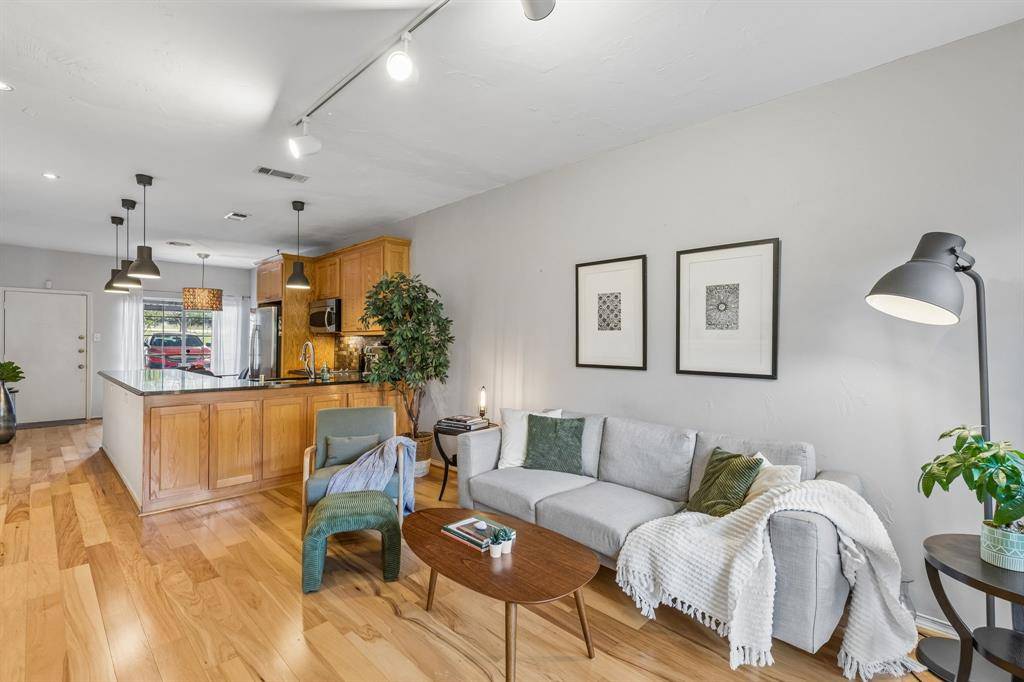 9801 Royal Lane #707, Dallas, TX 75231