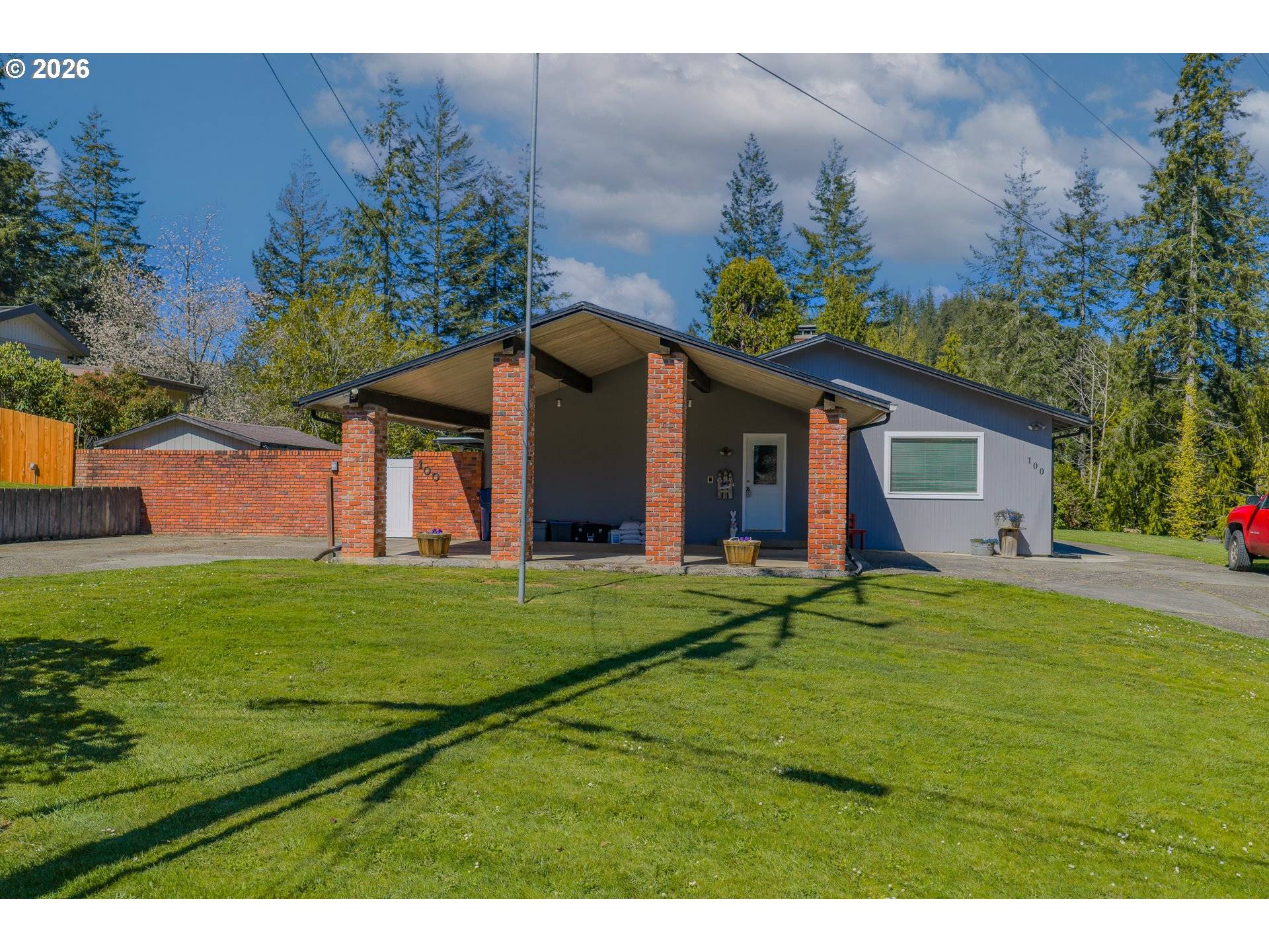 100 W 17TH ST, Coquille, OR 97423
