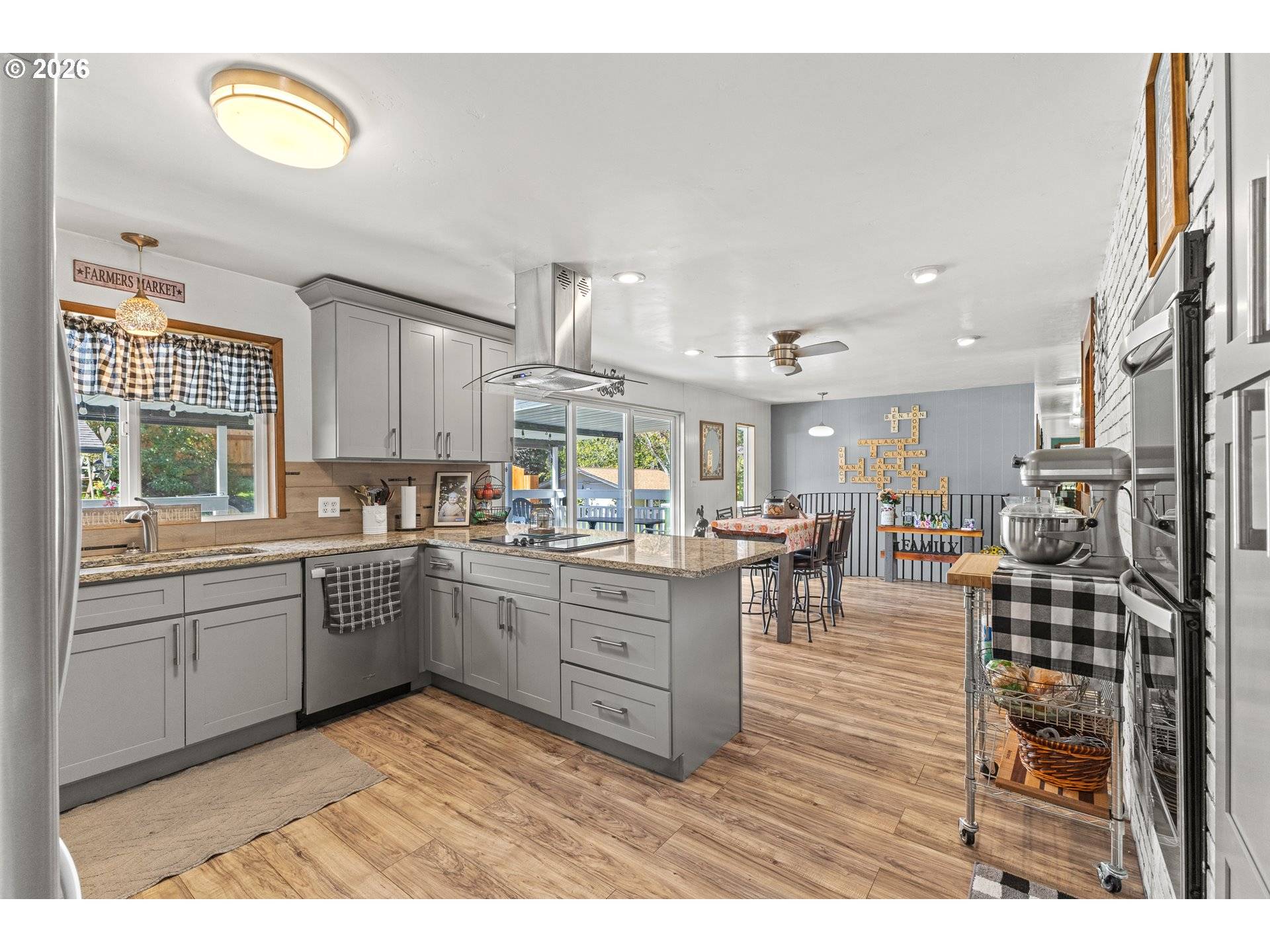 100 W 17TH ST, Coquille, OR 97423