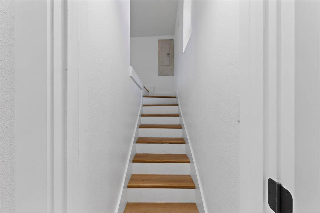 102 S Tillery Avenue, Dallas, TX 75211