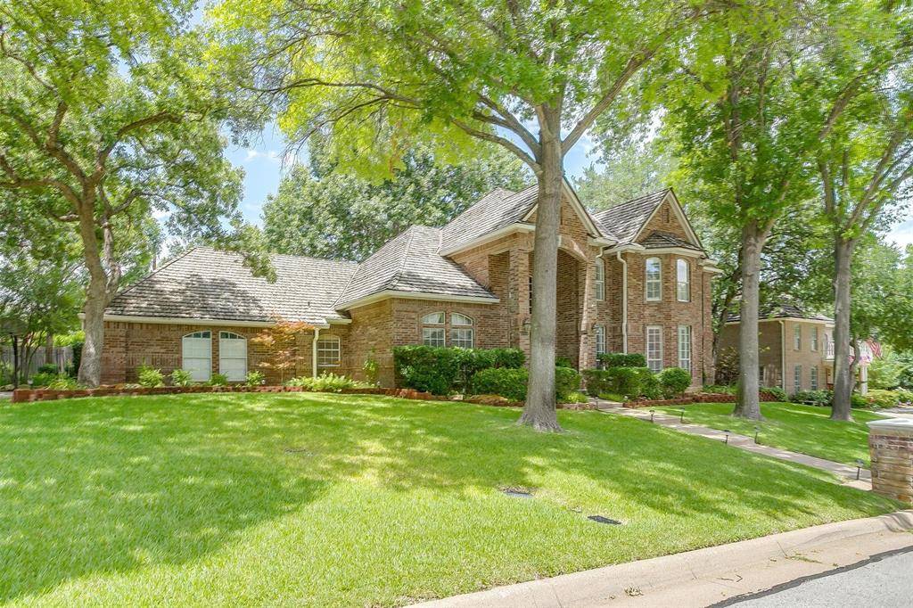 5004 Bridgewater Drive, Arlington, TX 76017