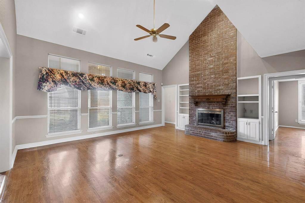 5004 Bridgewater Drive, Arlington, TX 76017