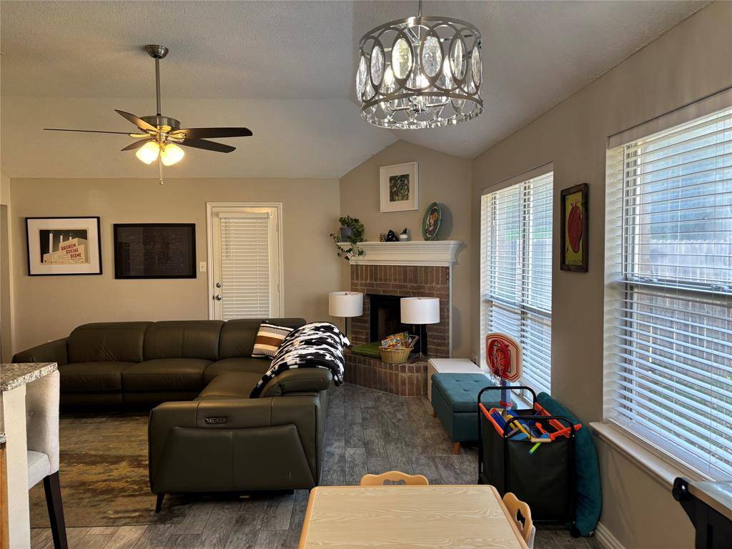 4938 Brazoswood Circle, Arlington, TX 76017