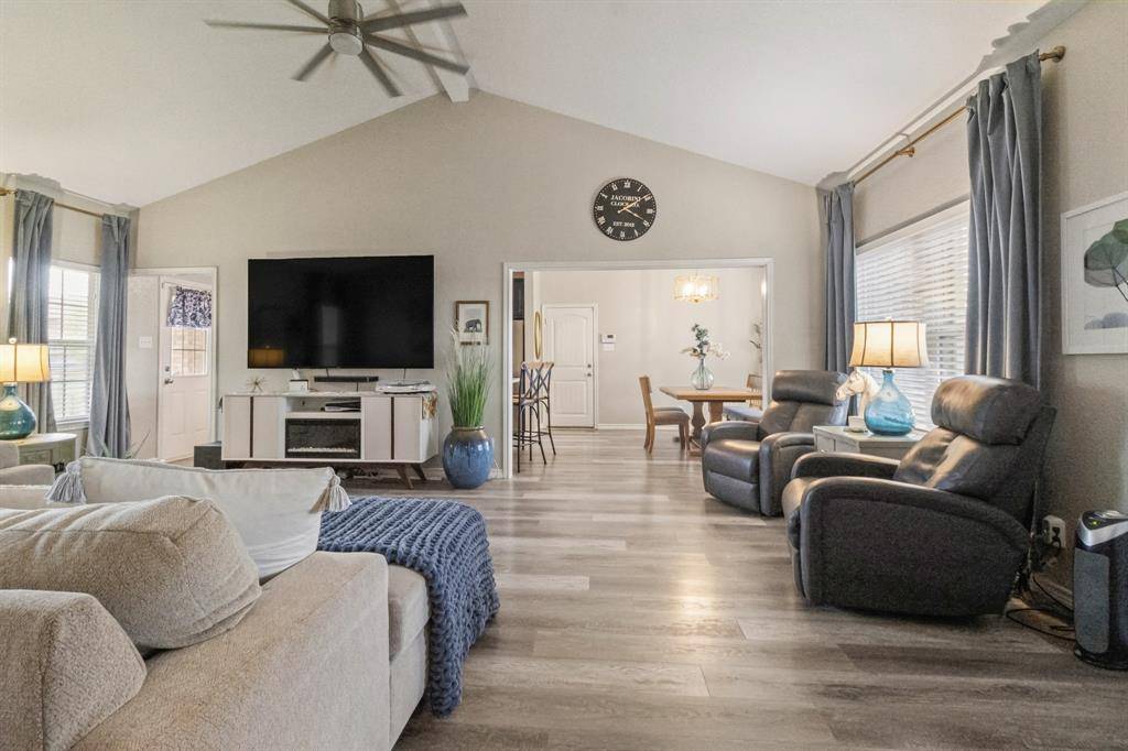 5624 Thoms Court, Fort Worth, TX 76126