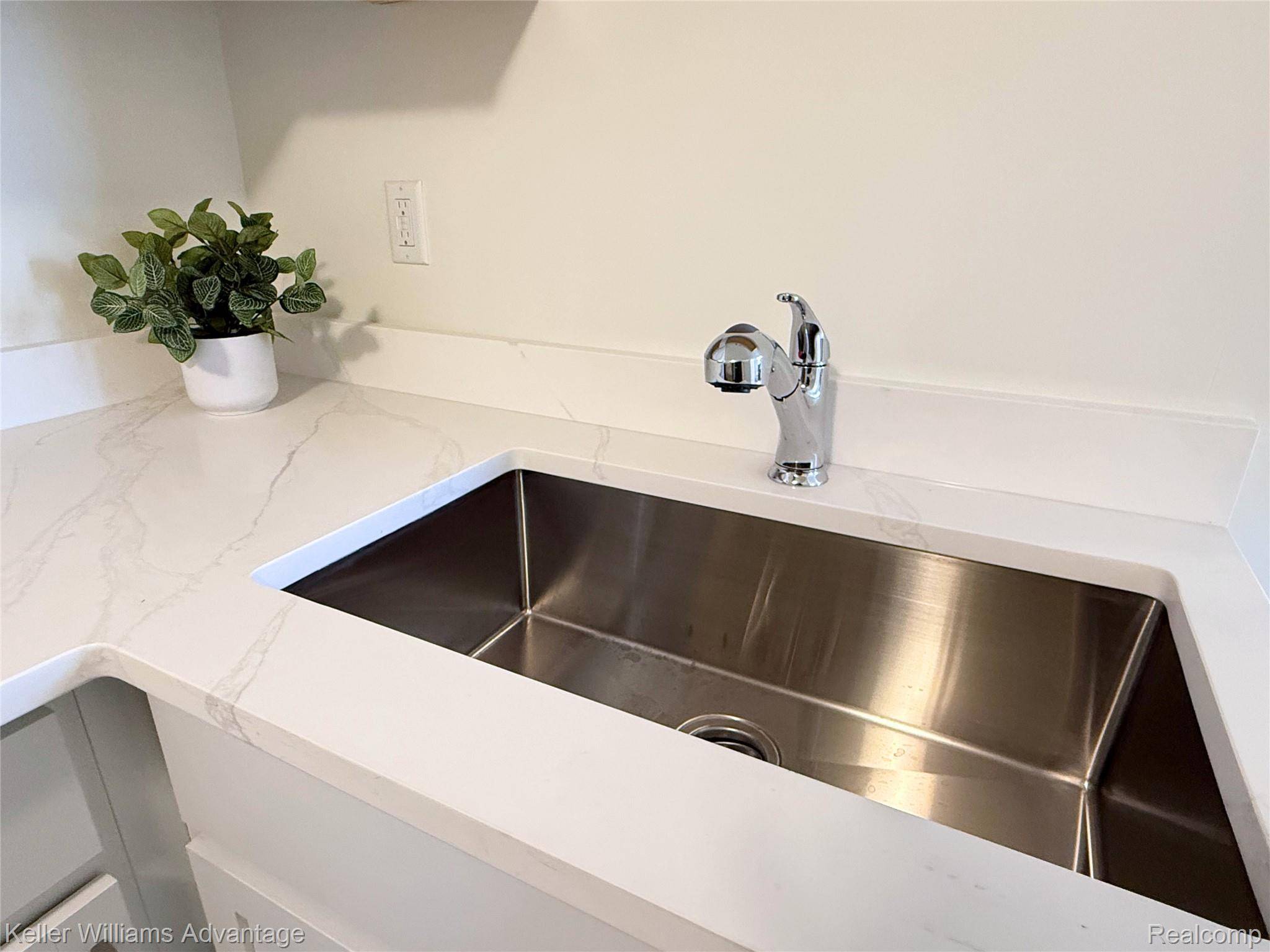 29222 Grand River AVE #5, Farmington Hills, MI 48336