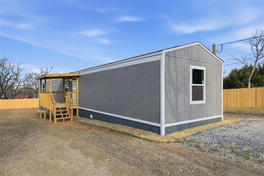 618 E 6th Street #B, Blum, TX 76627