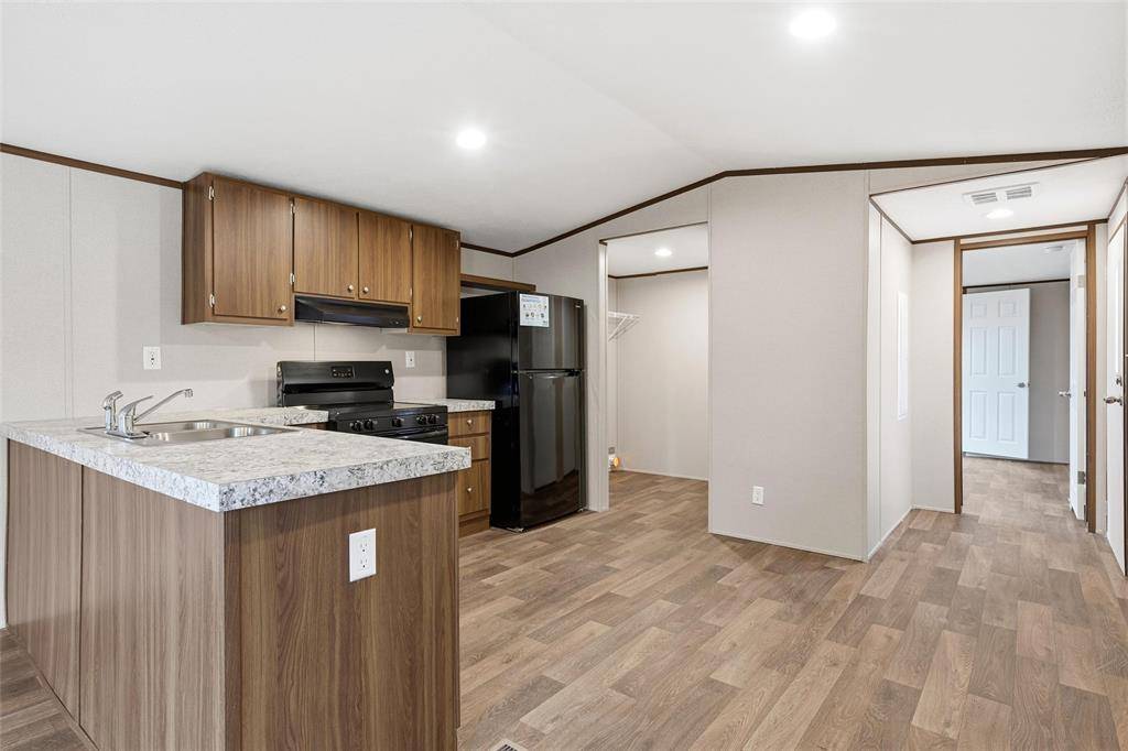 618 E 6th Street #B, Blum, TX 76627