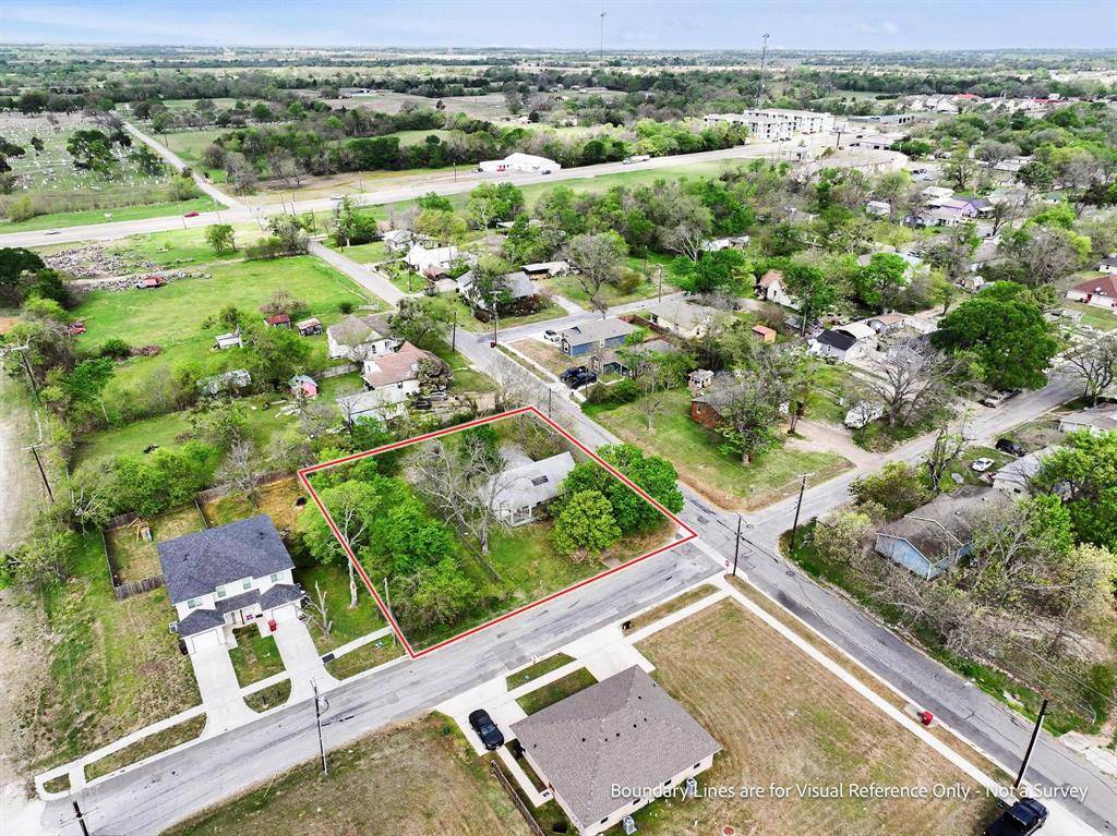 619 Thomas Street, Bonham, TX 75418