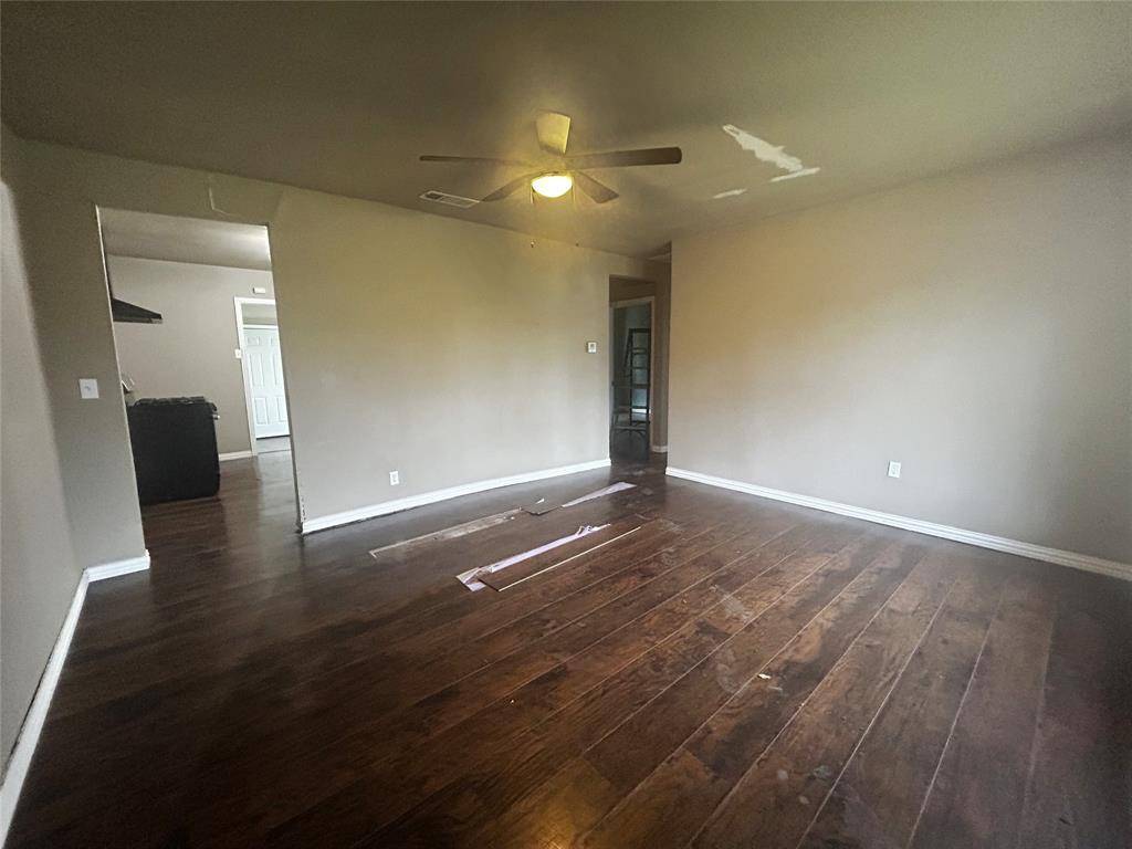 1031 Wade Hampton Street, Benbrook, TX 76126