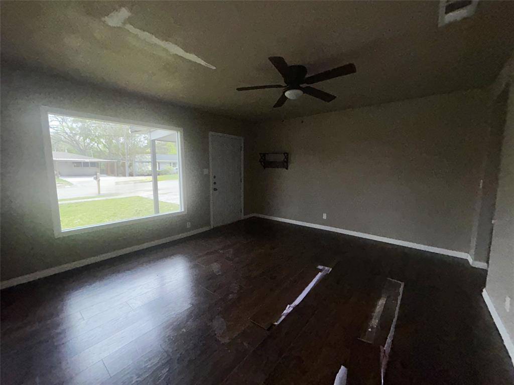 1031 Wade Hampton Street, Benbrook, TX 76126