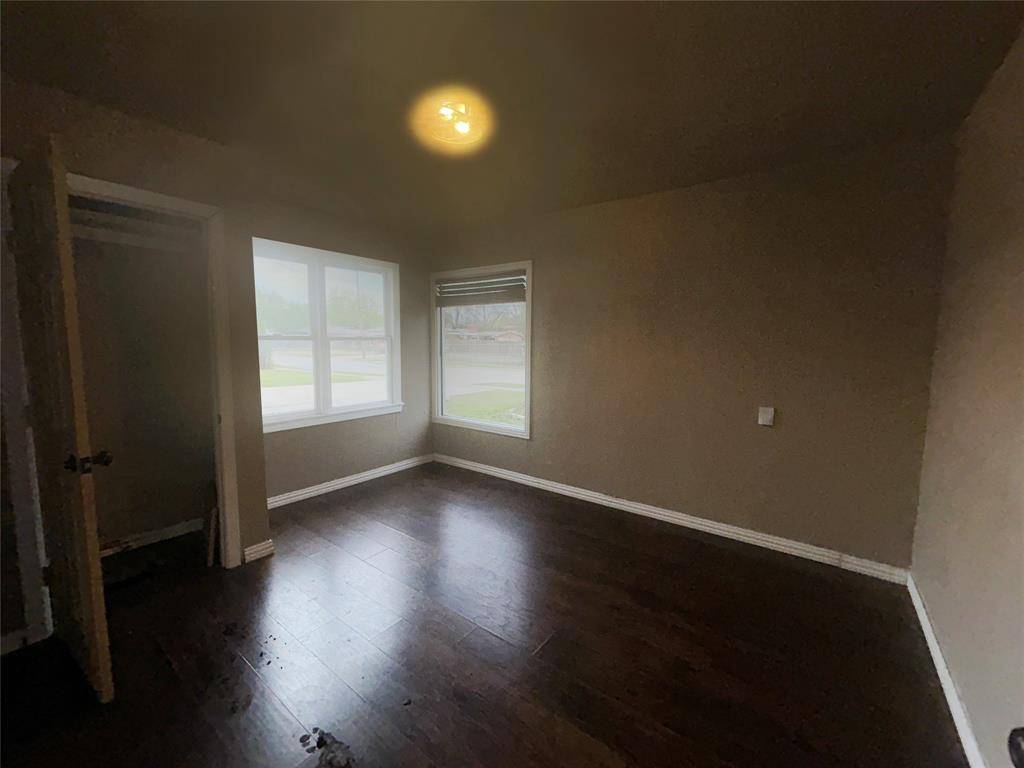 1031 Wade Hampton Street, Benbrook, TX 76126