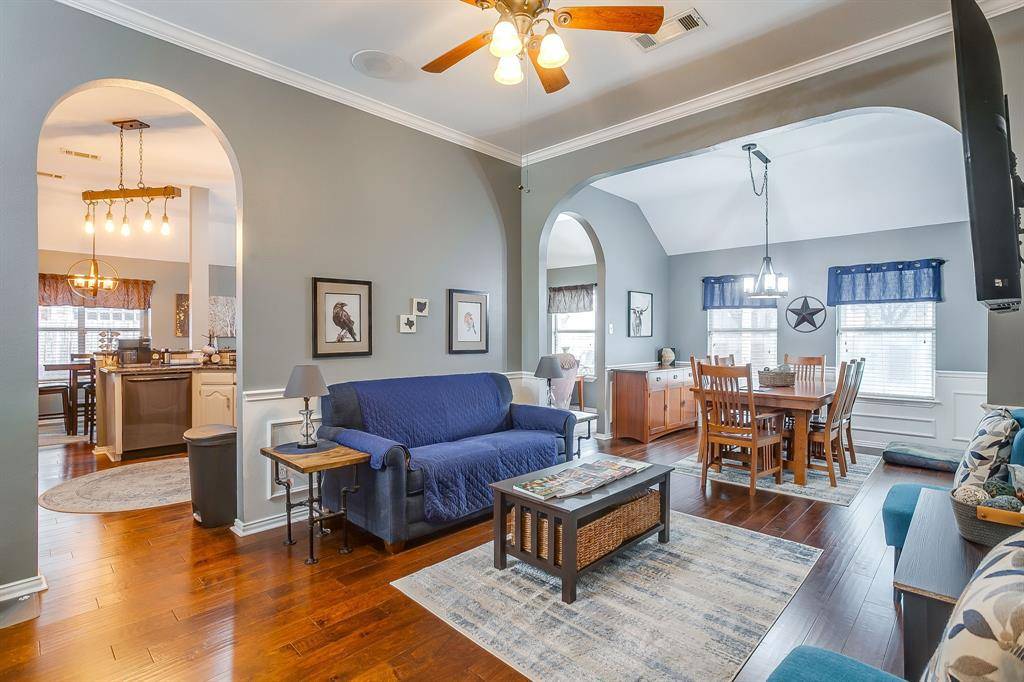 2410 Green Willow Court, Arlington, TX 76001