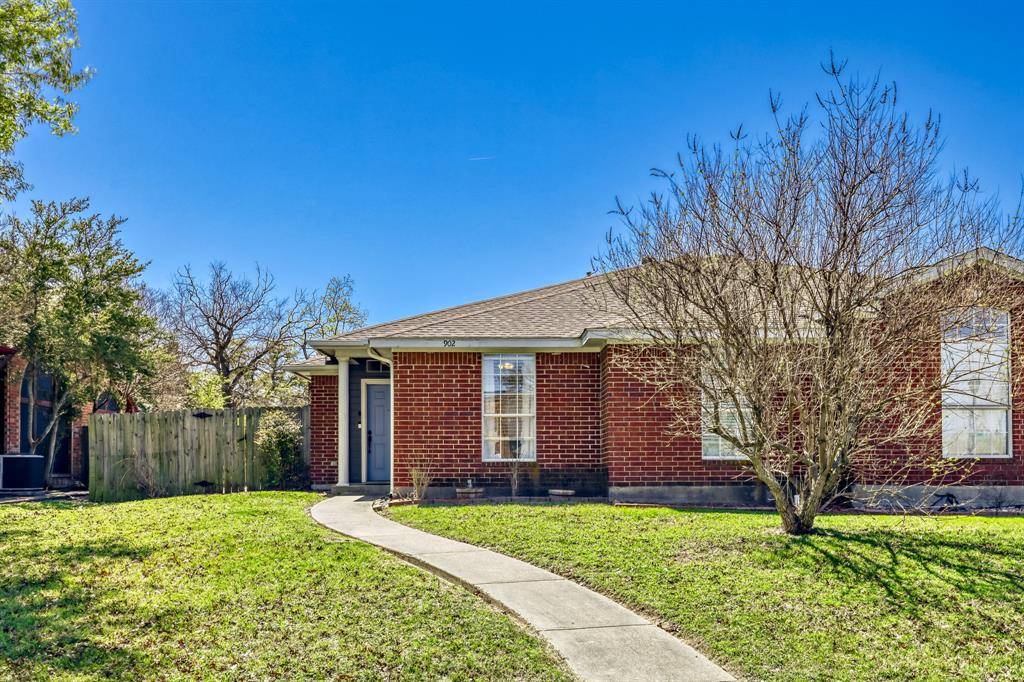 902 Teakwood Lane, Desoto, TX 75115