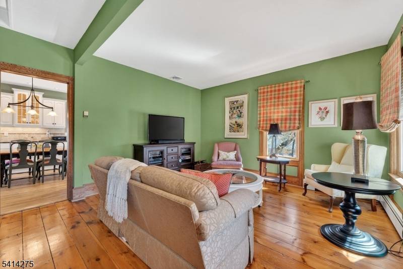 1 Seal St, High Bridge Boro, NJ 08829