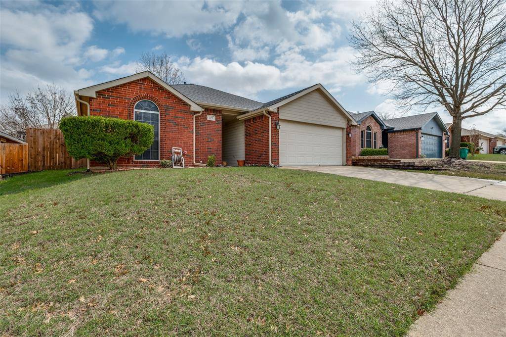 215 Cain Drive, Cedar Hill, TX 75104
