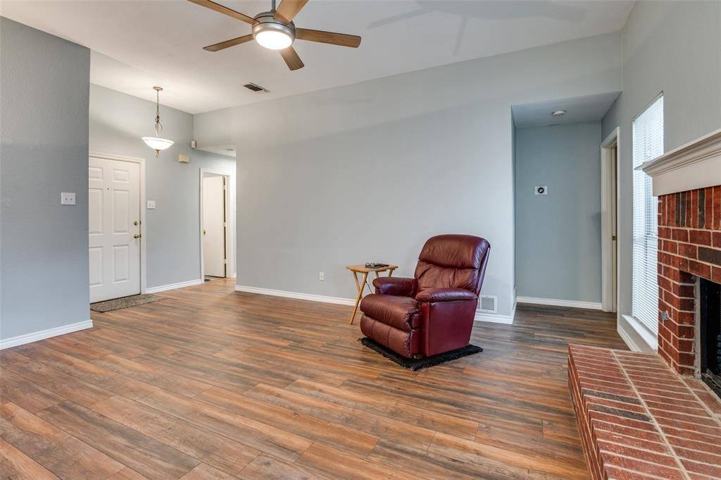 215 Cain Drive, Cedar Hill, TX 75104