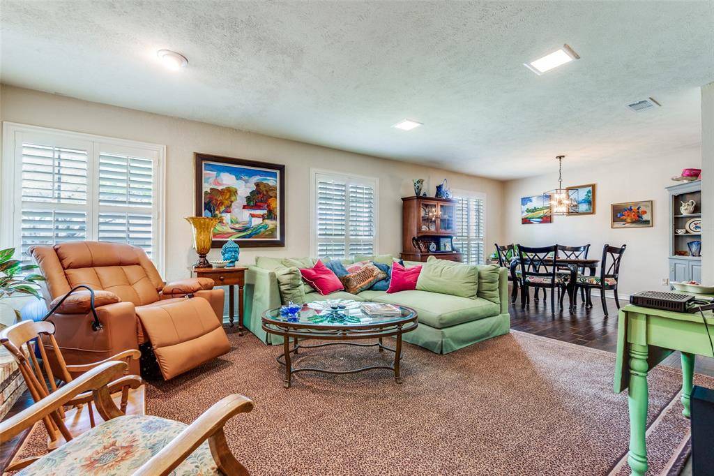 10696 Pagewood Drive, Dallas, TX 75230