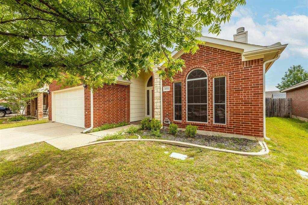 8832 Stirrup Way, Fort Worth, TX 76244