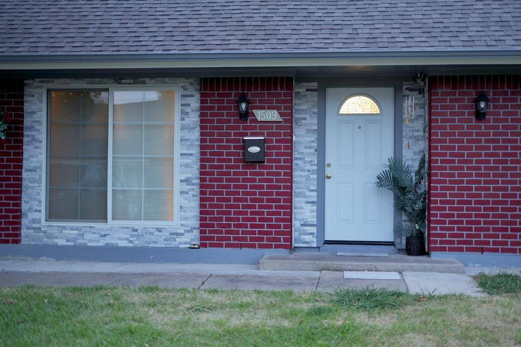 1509 Mcham Street, Irving, TX 75062