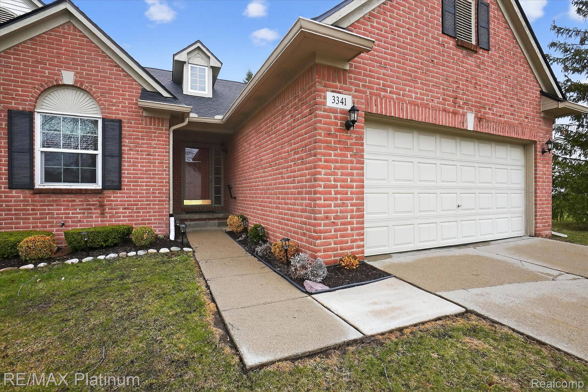 3341 Dewdrop LN, Genoa Township, MI 48843