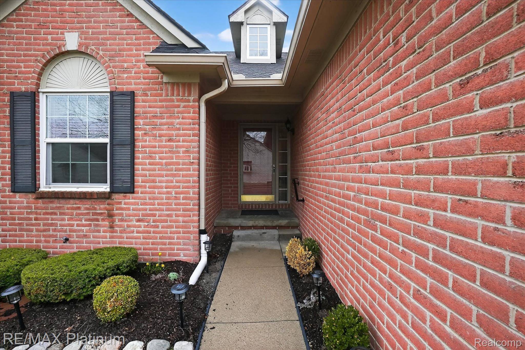 3341 Dewdrop LN, Genoa Township, MI 48843