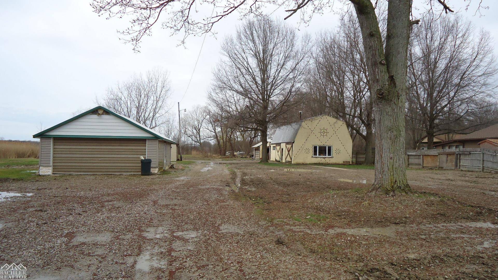 7670 River RD, Cottrellville Twp, MI 48039