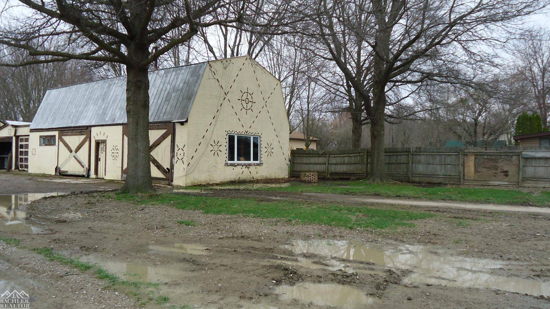 7670 River RD, Cottrellville Twp, MI 48039