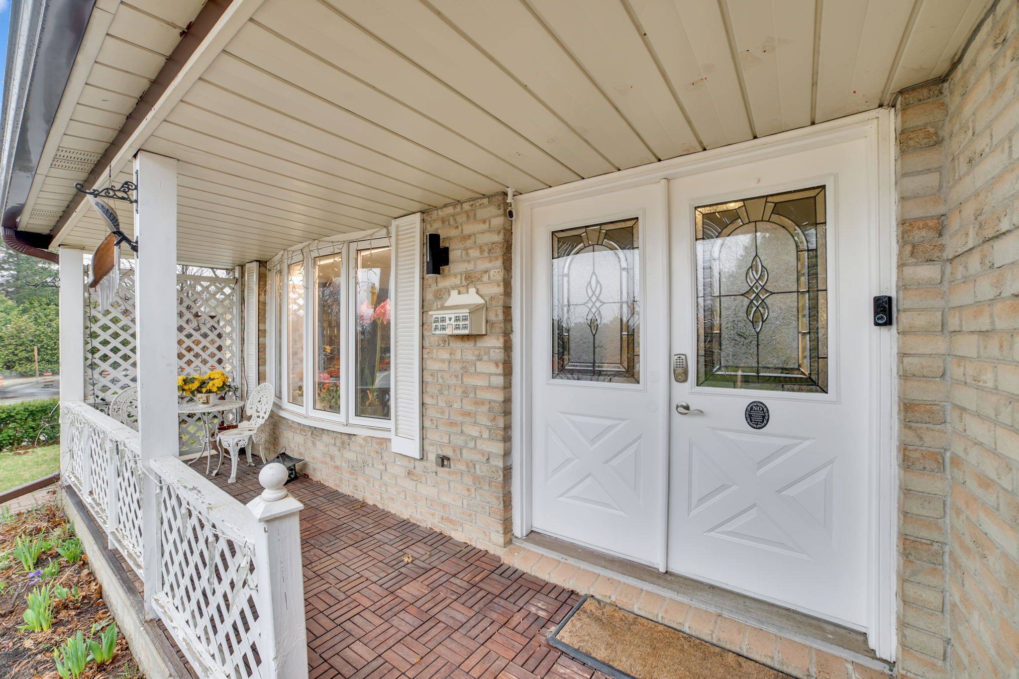 2298 Cavendish DR, Burlington, ON L7P 3L7