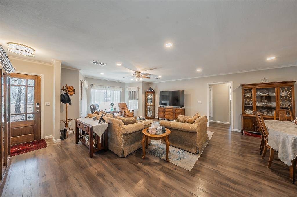 3707 Knob Hill Road, Azle, TX 76020