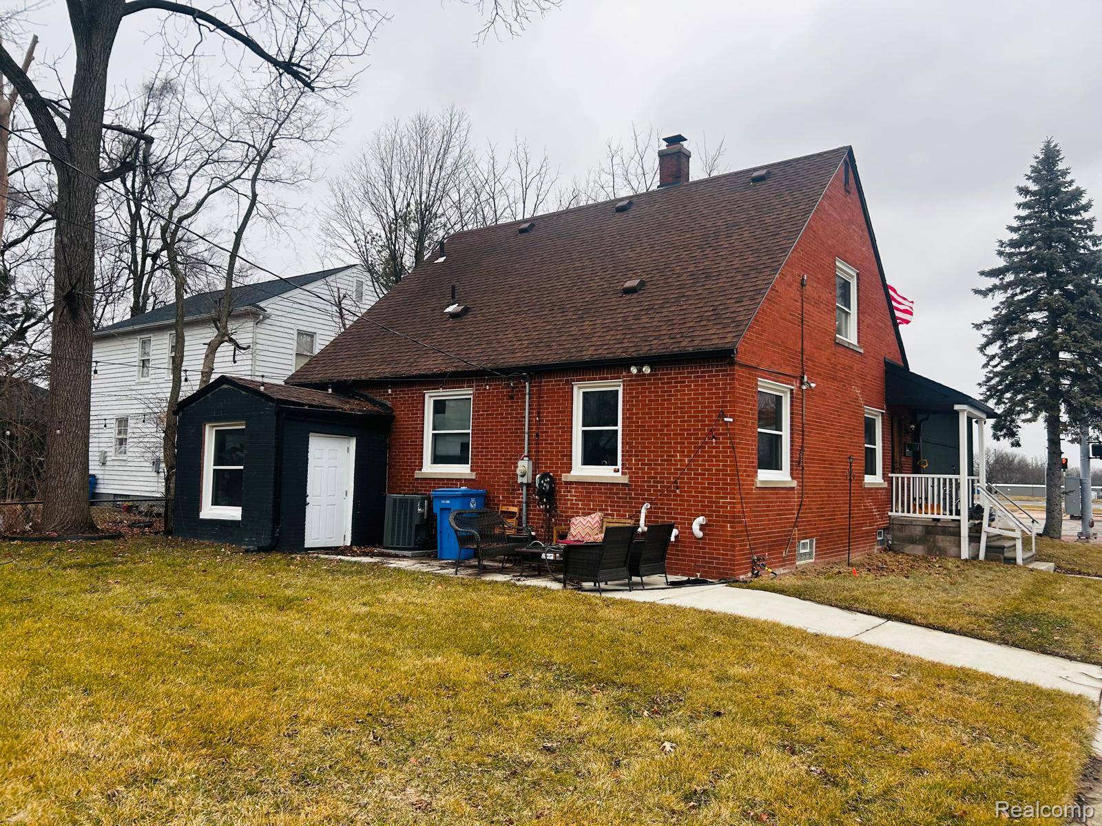 26101 W Warren ST, Dearborn Heights, MI 48127