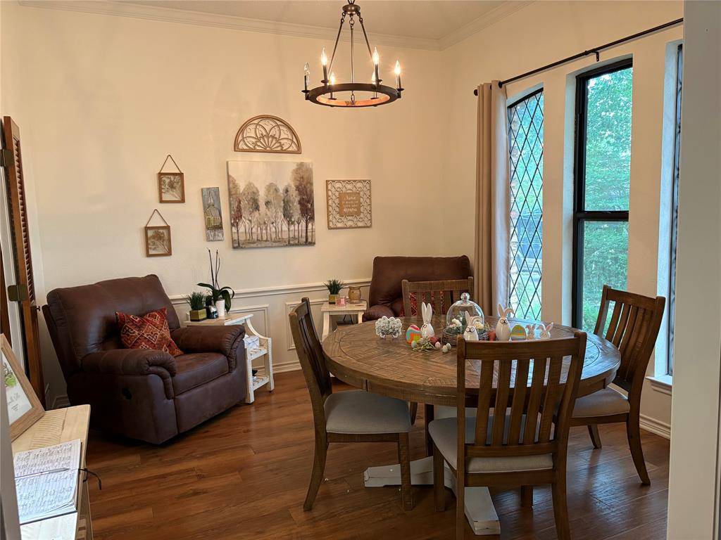 715 Buttermilk Drive, Arlington, TX 76006