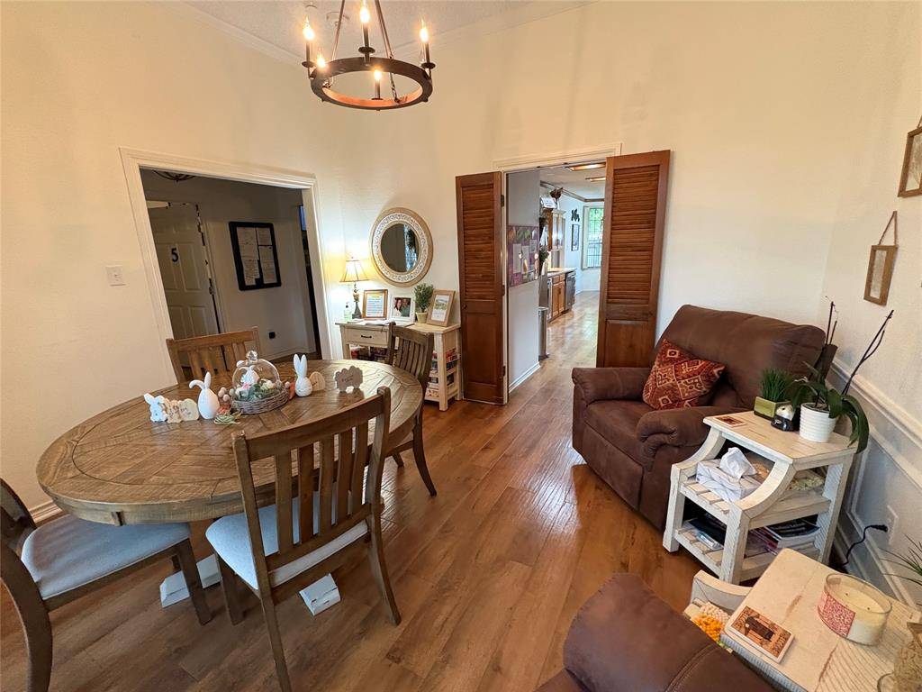 715 Buttermilk Drive, Arlington, TX 76006