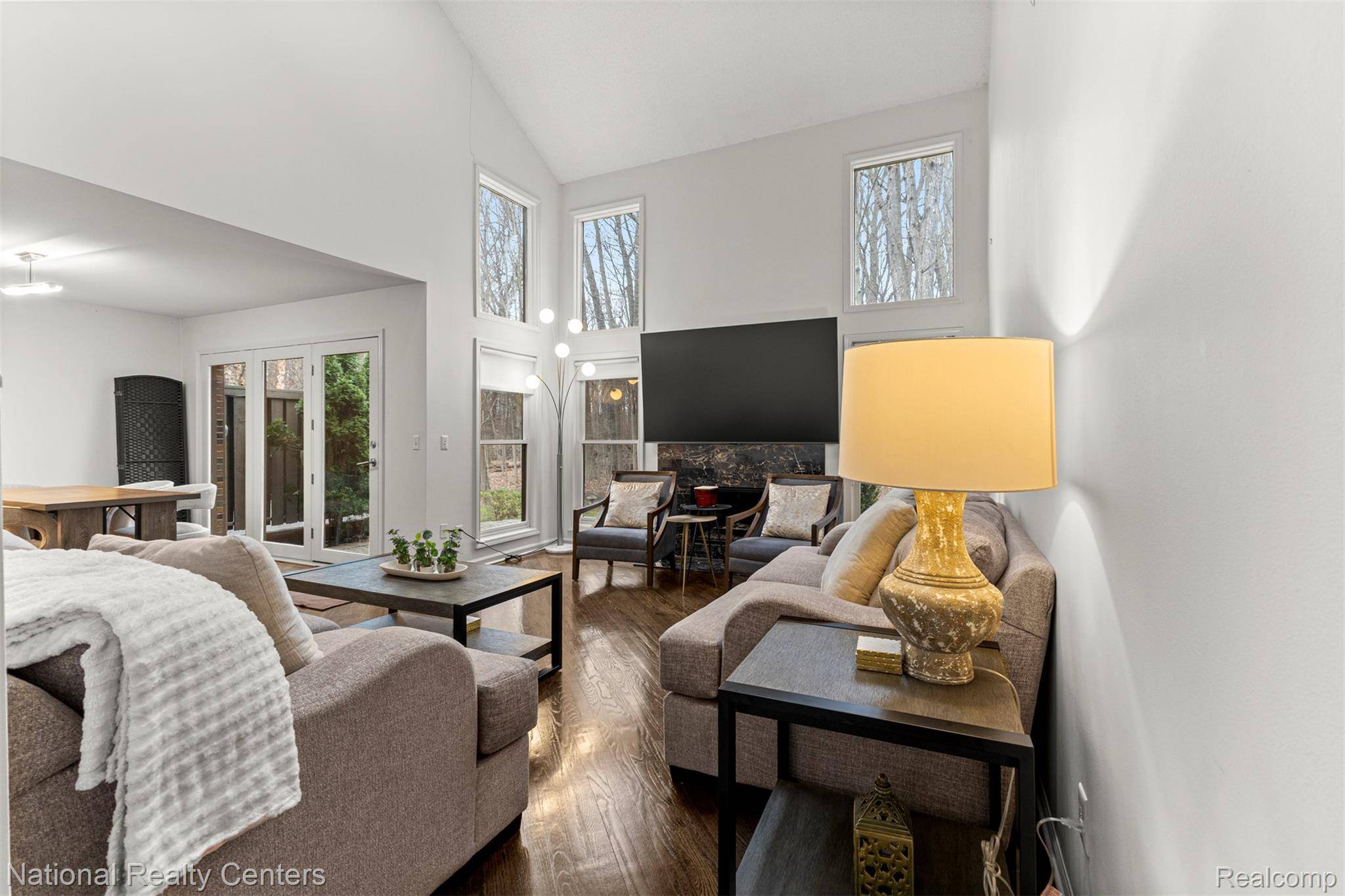 5303 Royal Vale LN, Dearborn, MI 48126