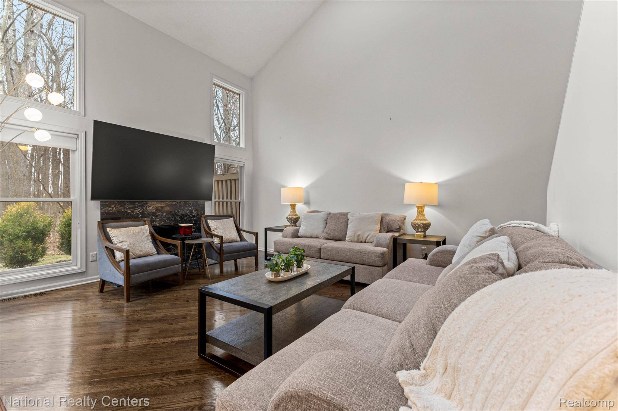 5303 Royal Vale LN, Dearborn, MI 48126