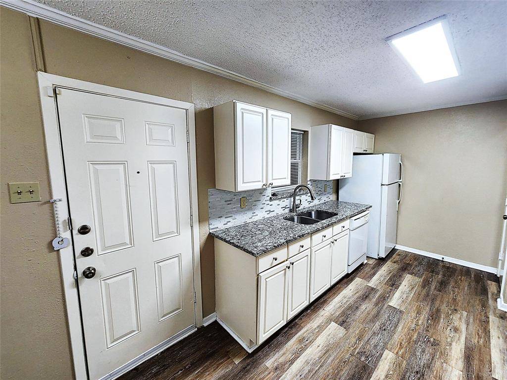 127 Cooper Street, Cedar Hill, TX 75104