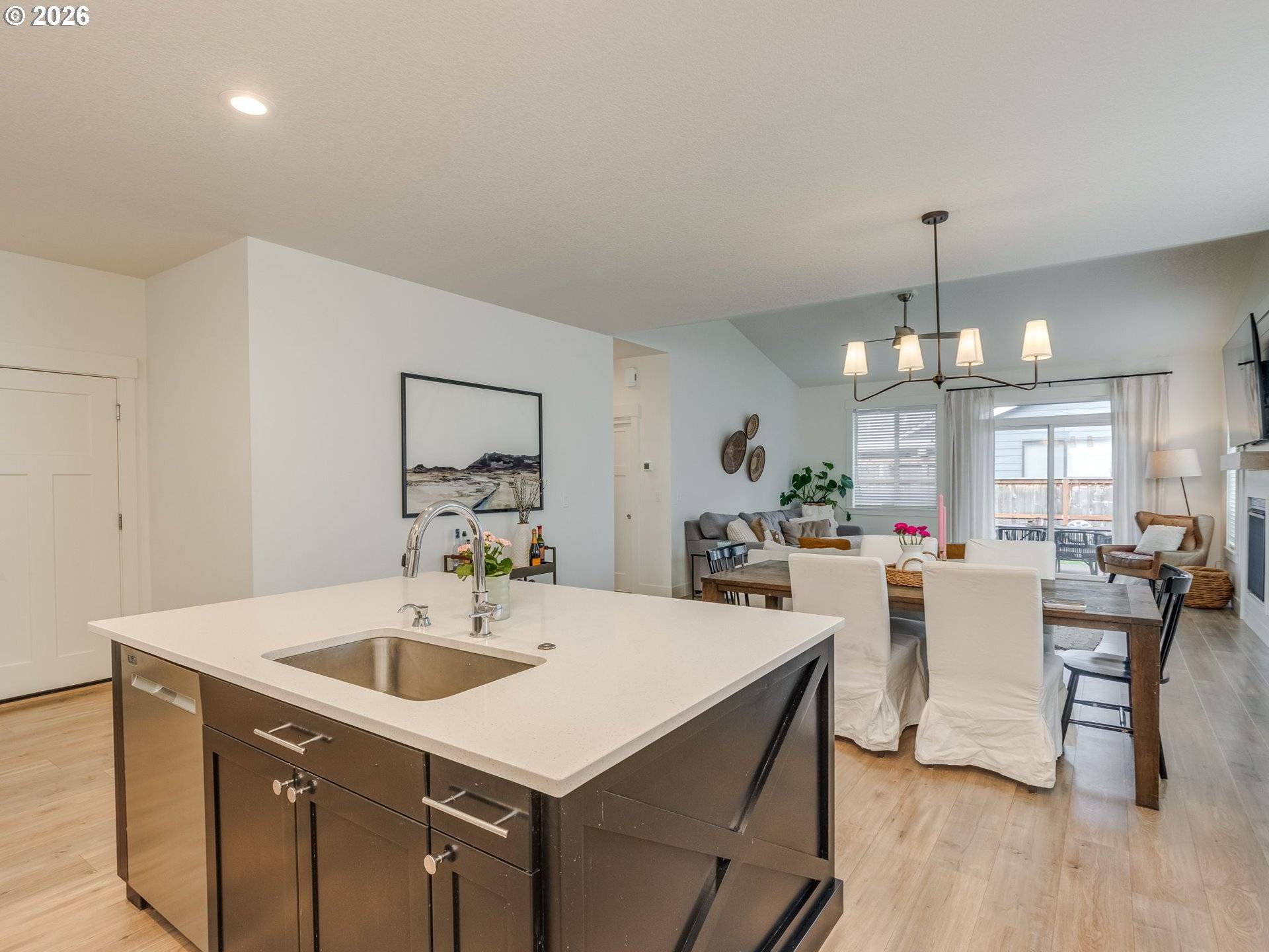 2893 4TH ST, Hubbard, OR 97032