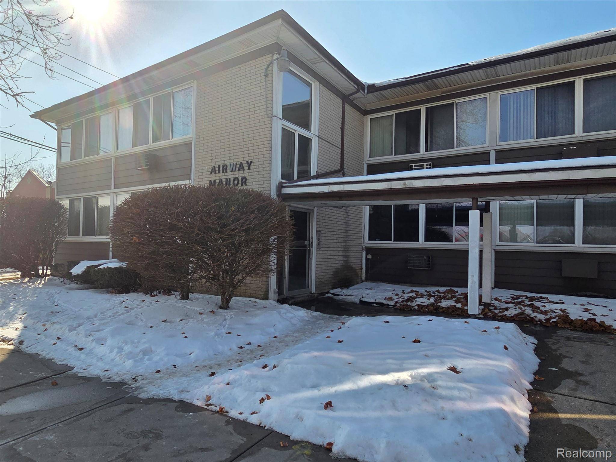 19131 Lahser RD, Detroit, MI 48219