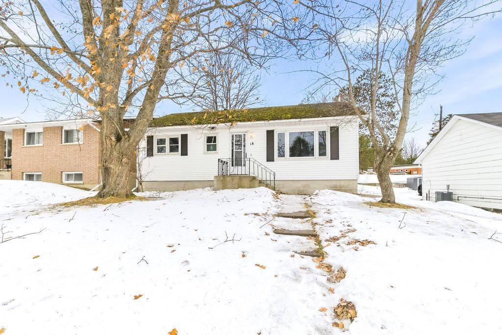 18 Summit ST, Deep River, ON K0J 1P0