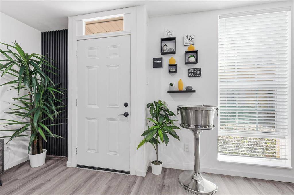 9829 Park Lane Court #B, Dallas, TX 75220