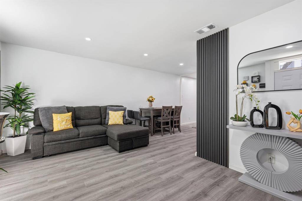 9829 Park Lane Court #B, Dallas, TX 75220